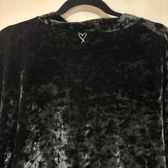 Victoria’s Secret Black Crushed Velvet Open Front Kimono Size M - Picture 9 of 10